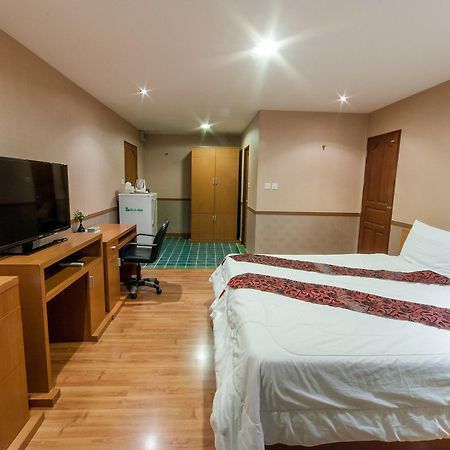 Sa-Bai-Dee Condo Чонбури Екстериор снимка